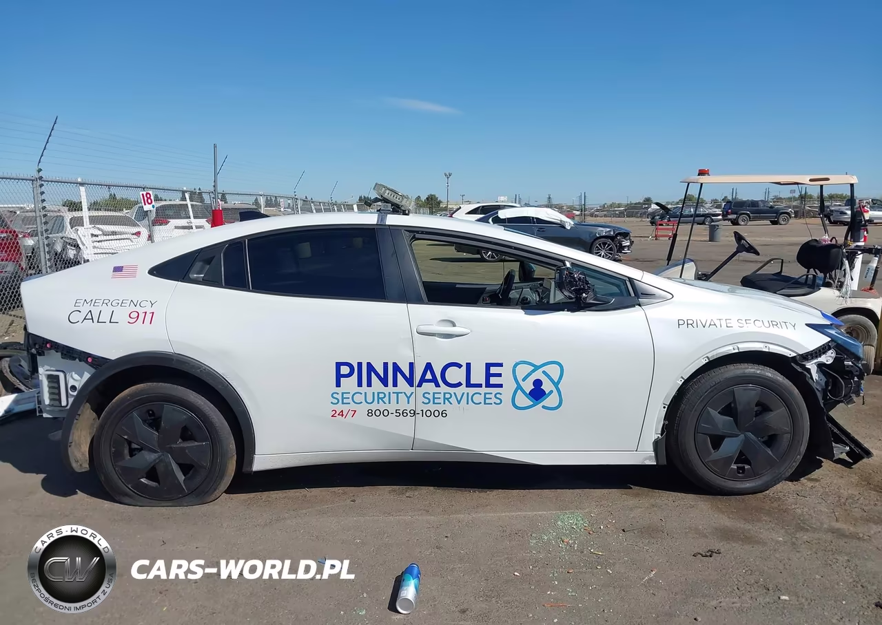 2026 Toyota Prius Le VIN:JTDACAAU6T3077171 - 13