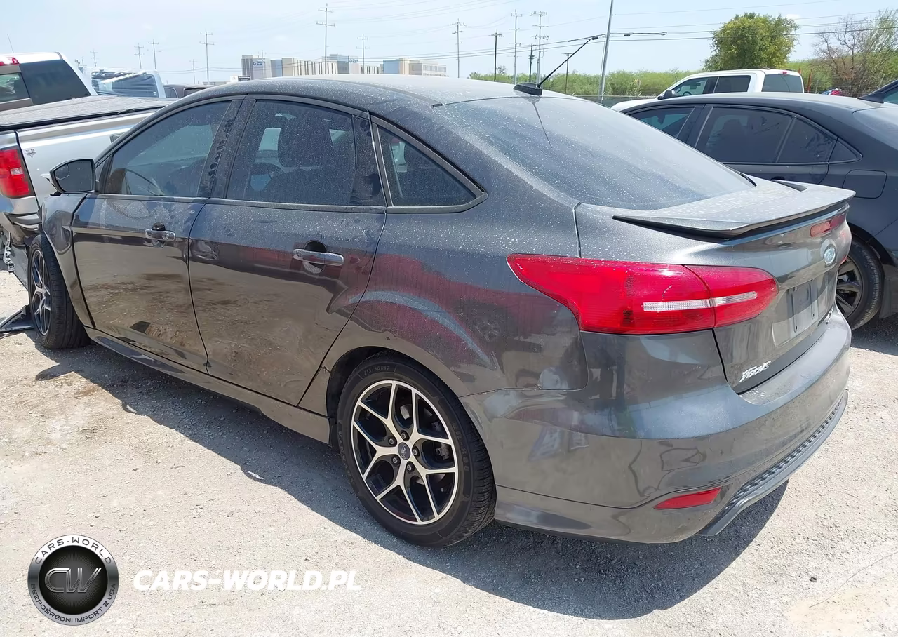 2015 Ford Focus Se VIN:1FADP3F21FL313482 - 3