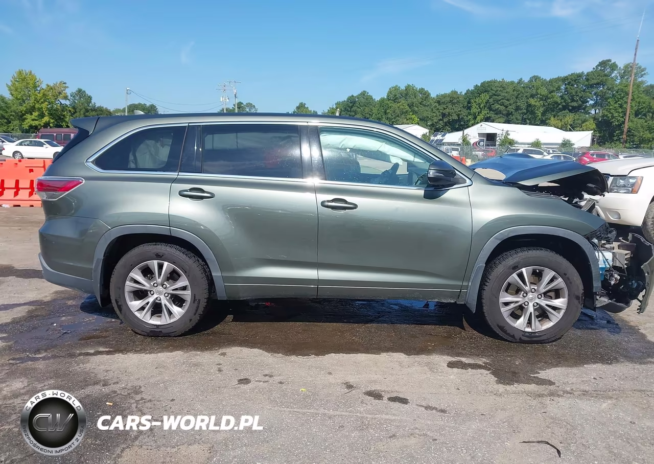 2015 Toyota Highlander Le Plus V6 VIN:5TDBKRFH3FS099410 - 13