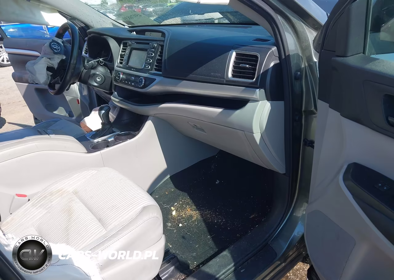 2015 Toyota Highlander Le Plus V6 VIN:5TDBKRFH3FS099410 - 5