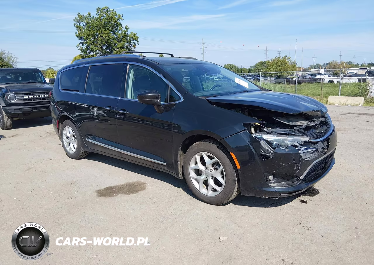 2017 Chrysler Pacifica Touring-L Plus