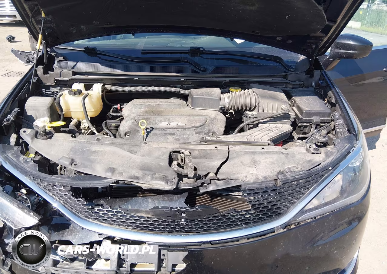 2017 Chrysler Pacifica Touring-L Plus VIN:2C4RC1EG5HR550967 - 10