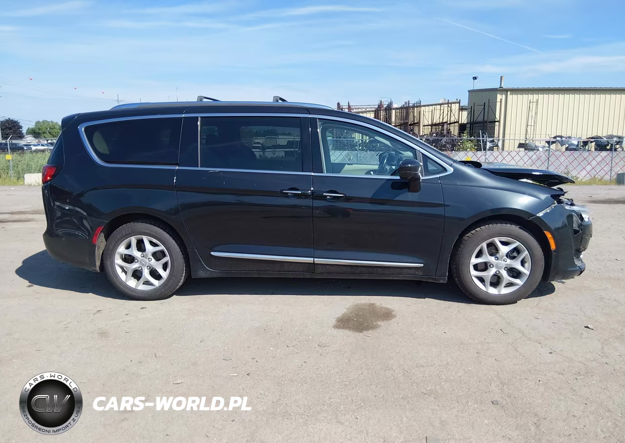 2017 Chrysler Pacifica Touring-L Plus VIN:2C4RC1EG5HR550967 - 13
