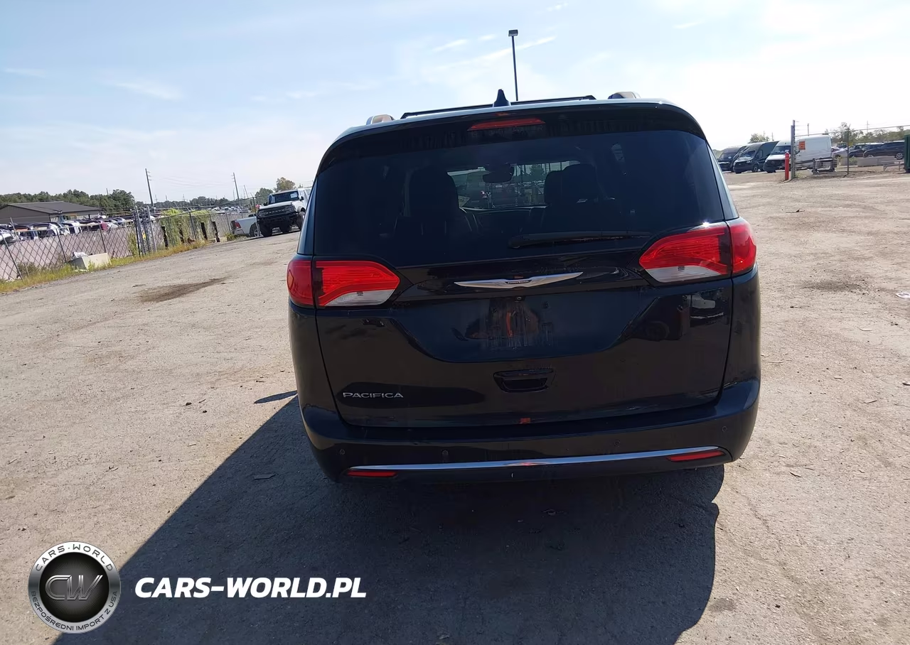 2017 Chrysler Pacifica Touring-L Plus VIN:2C4RC1EG5HR550967 - 16