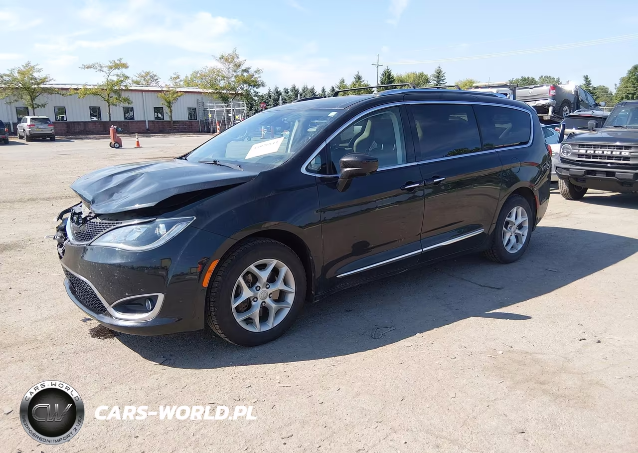 2017 Chrysler Pacifica Touring-L Plus VIN:2C4RC1EG5HR550967 - 2