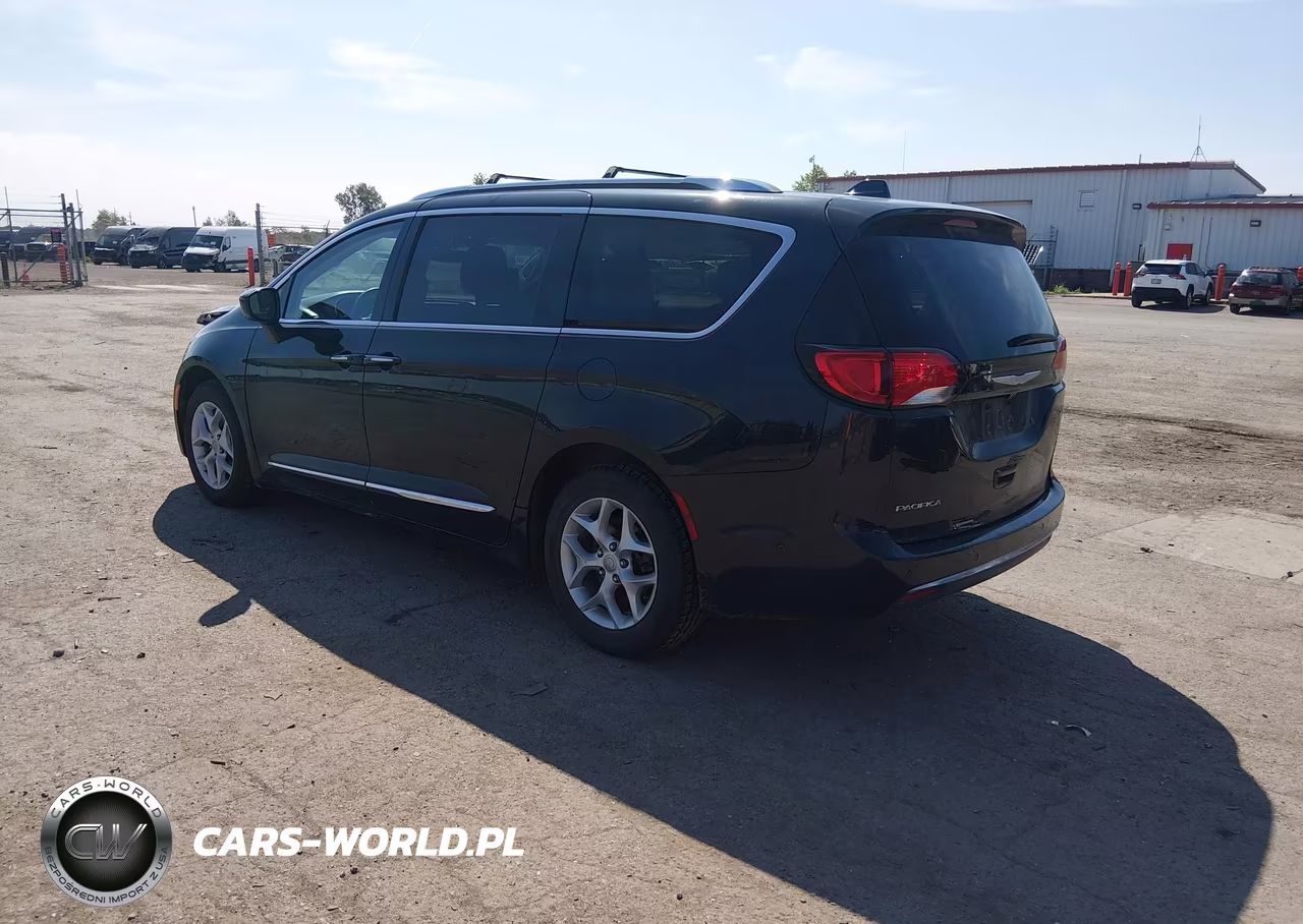 2017 Chrysler Pacifica Touring-L Plus VIN:2C4RC1EG5HR550967 - 3