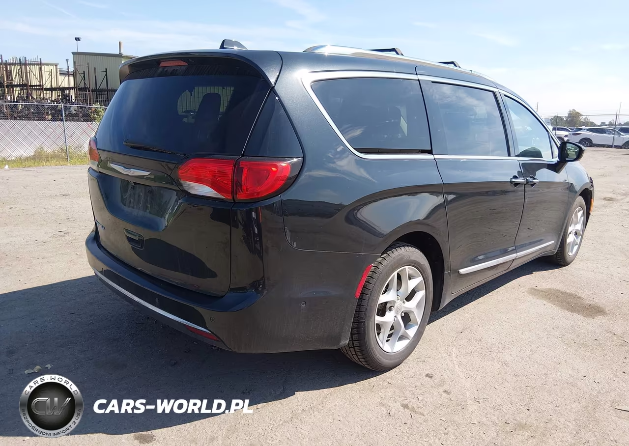 2017 Chrysler Pacifica Touring-L Plus VIN:2C4RC1EG5HR550967 - 4