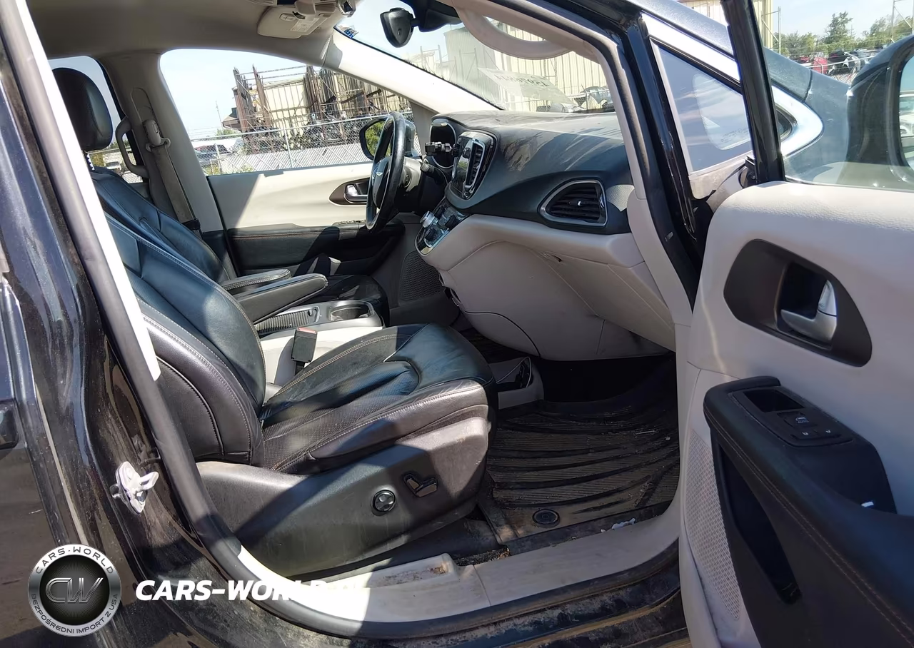 2017 Chrysler Pacifica Touring-L Plus VIN:2C4RC1EG5HR550967 - 5