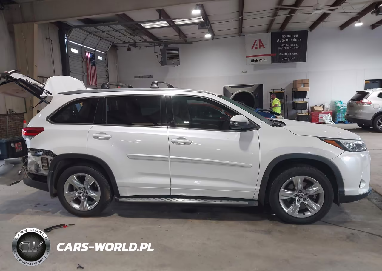 2018 Toyota Highlander Limited VIN:5TDDZRFH4JS807211 - 14
