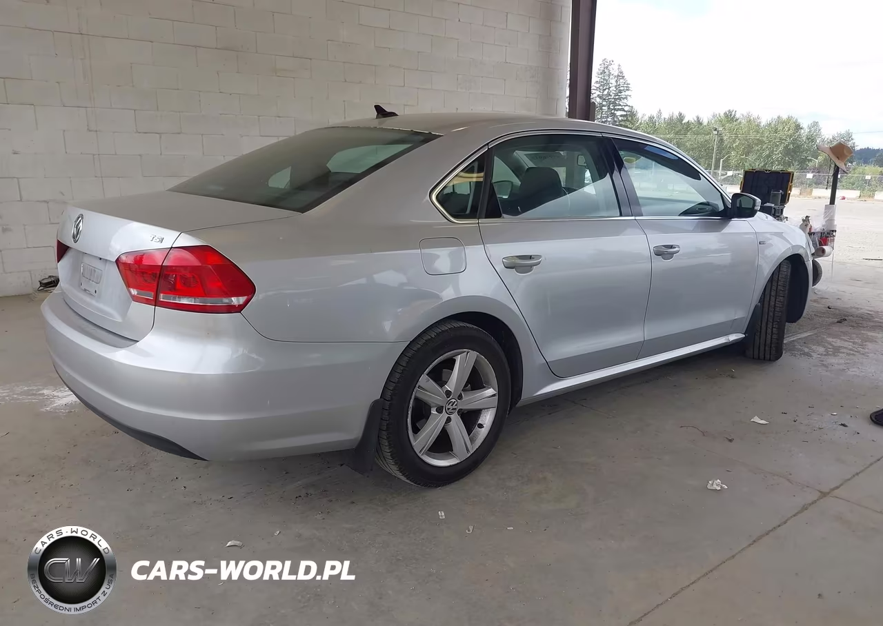 2015 Volkswagen Passat 1.8T Limited Edition VIN:1VWAT7A37FC119746 - 4