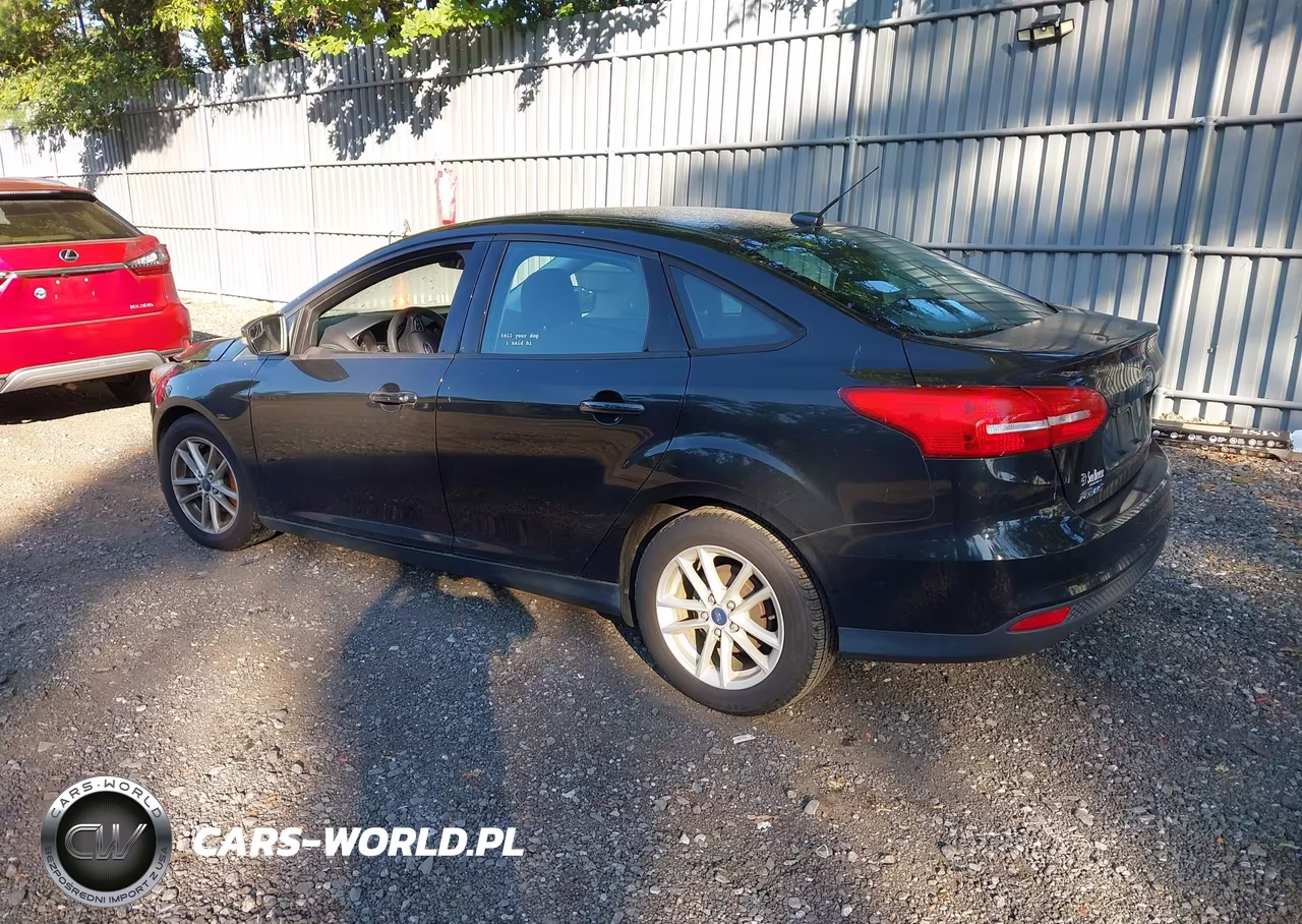 2015 Ford Focus Se VIN:1FADP3F23FL242494 - 3