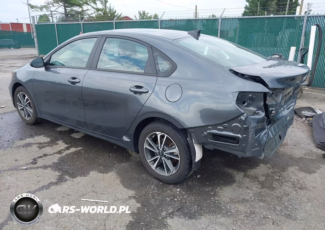 2023 Kia Forte Lxs VIN:3KPF24AD7PE688545 - 3