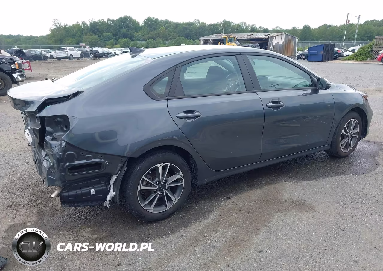 2023 Kia Forte Lxs VIN:3KPF24AD7PE688545 - 4