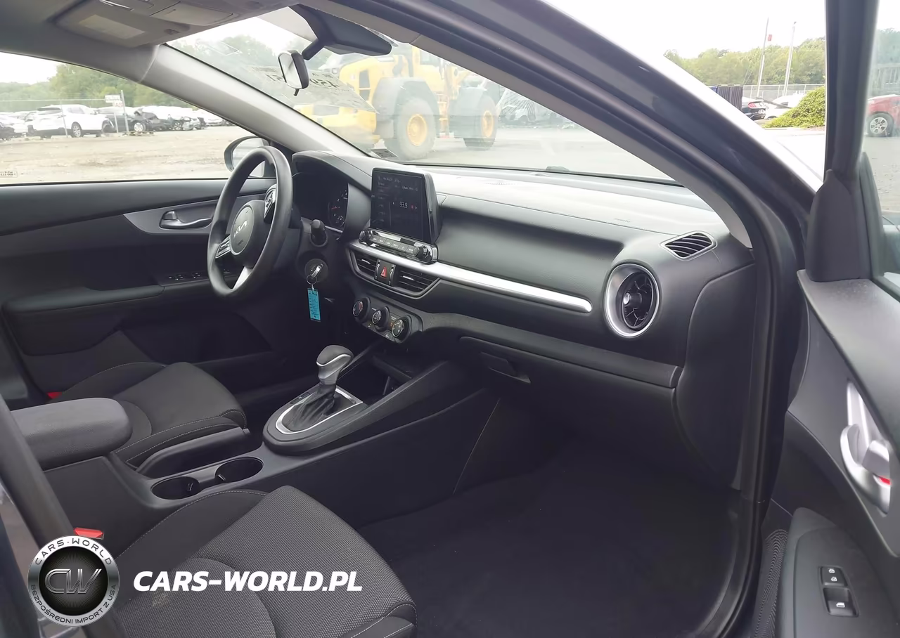 2023 Kia Forte Lxs VIN:3KPF24AD7PE688545 - 5