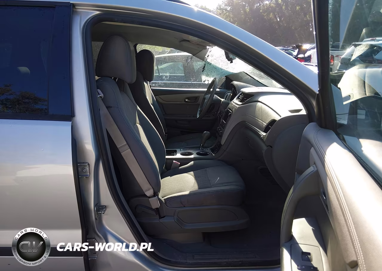 2017 Chevrolet Traverse Ls VIN:1GNKRFED5HJ116157 - 5