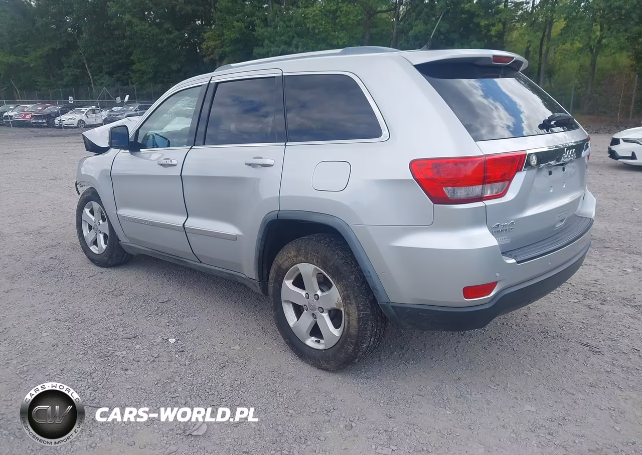 2011 Jeep Grand Cherokee Laredo VIN:1J4RR4GG8BC738258 - 3