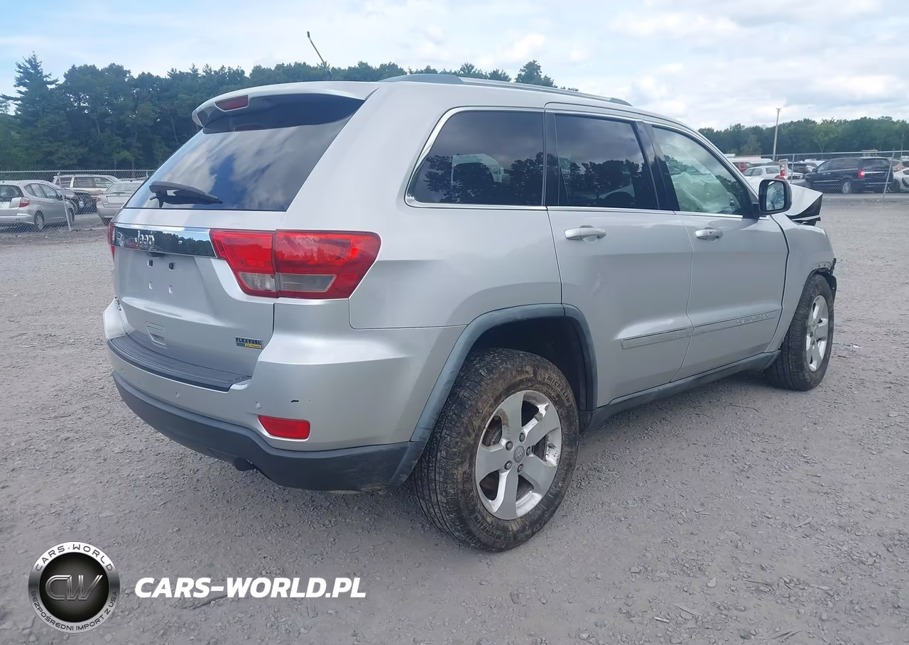 2011 Jeep Grand Cherokee Laredo VIN:1J4RR4GG8BC738258 - 4