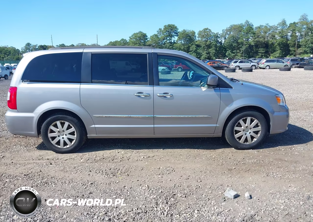 2016 Chrysler Town & Country Touring VIN:2C4RC1BG3GR175129 - 13