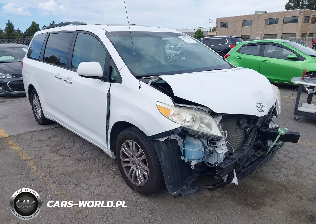 2014 Toyota Sienna Xle V6 8 Passenger