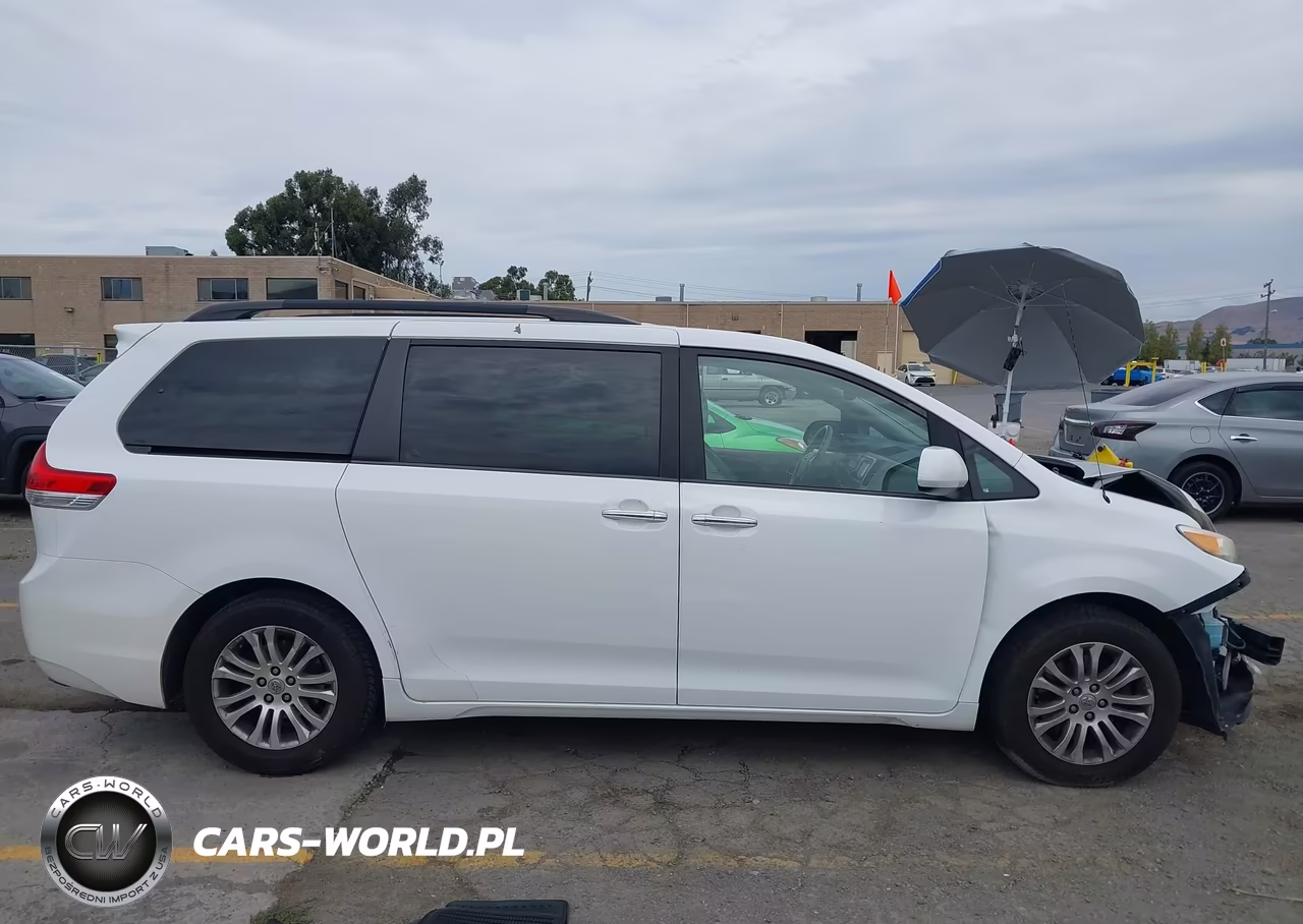 2014 Toyota Sienna Xle V6 8 Passenger VIN:5TDYK3DC6ES452672 - 14