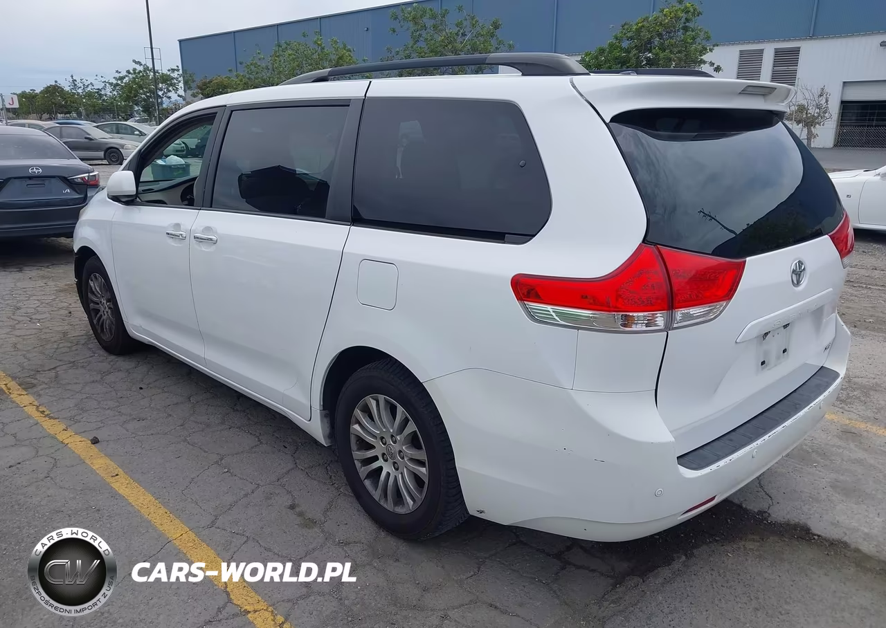 2014 Toyota Sienna Xle V6 8 Passenger VIN:5TDYK3DC6ES452672 - 3