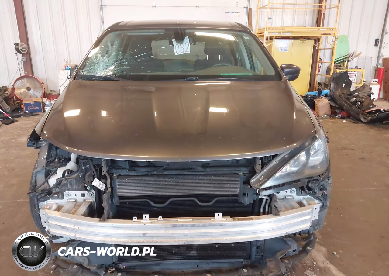 2017 Chrysler Pacifica Touring VIN:2C4RC1DG3HR532081 - 6