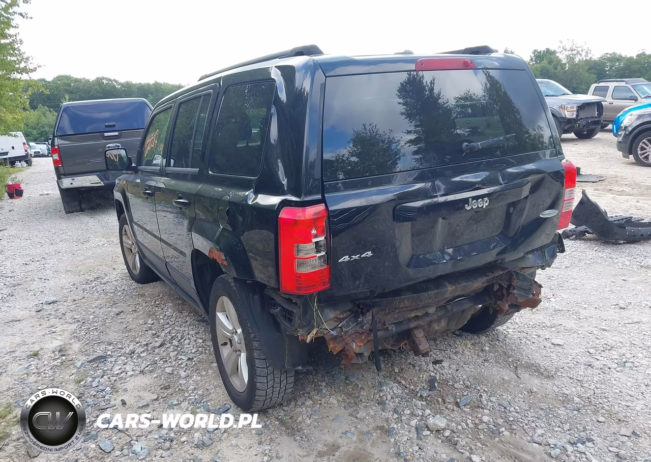 2014 Jeep Patriot Latitude VIN:1C4NJRFB9ED880681 - 3