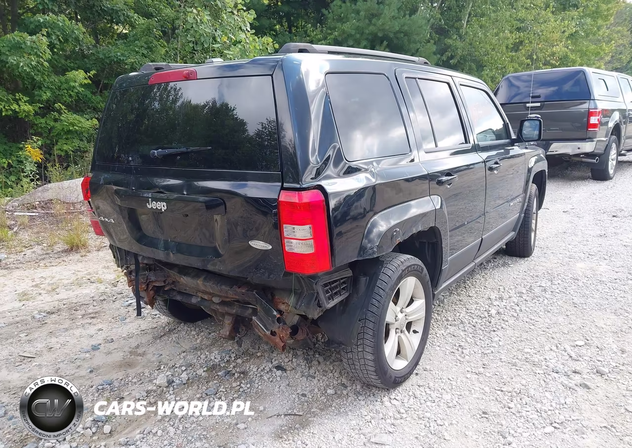 2014 Jeep Patriot Latitude VIN:1C4NJRFB9ED880681 - 4