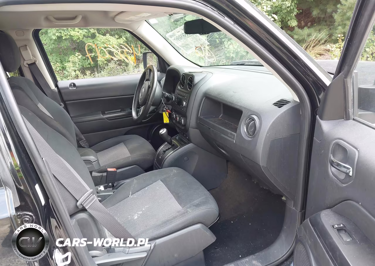 2014 Jeep Patriot Latitude VIN:1C4NJRFB9ED880681 - 5