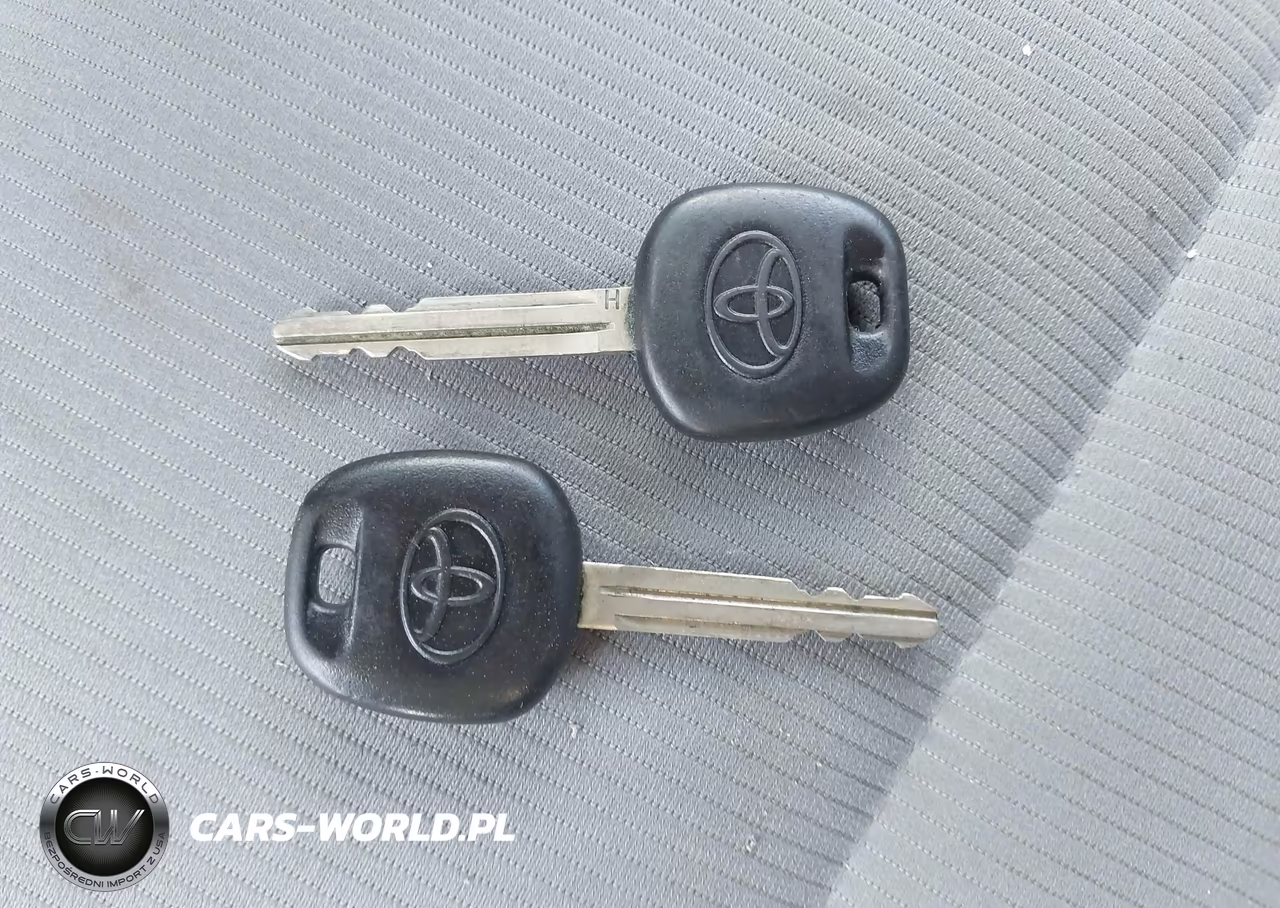 2015 Toyota Corolla L VIN:5YFBURHE9FP307764 - 11
