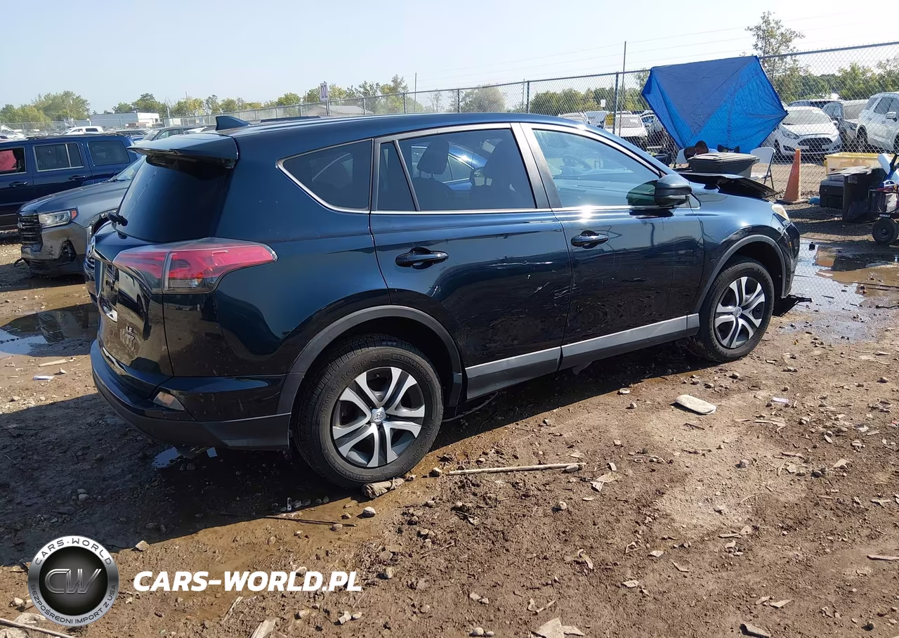 2018 Toyota Rav4 Le VIN:2T3BFREV0JW757168 - 4