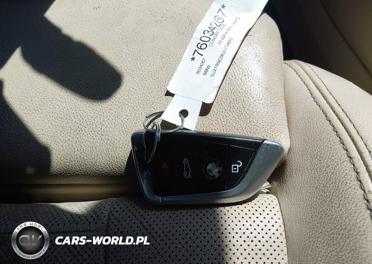 2018 BMW X3 xDrive30I VIN:5UXTR9C56JLC74612 - 11