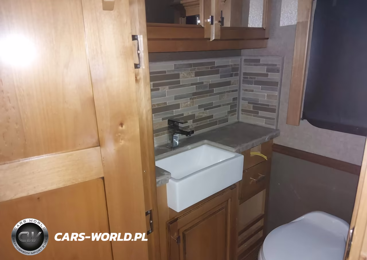2019 Tiffin Motorhomes Inc Phaeton VIN:5VBPA57A1KA119879 - 14