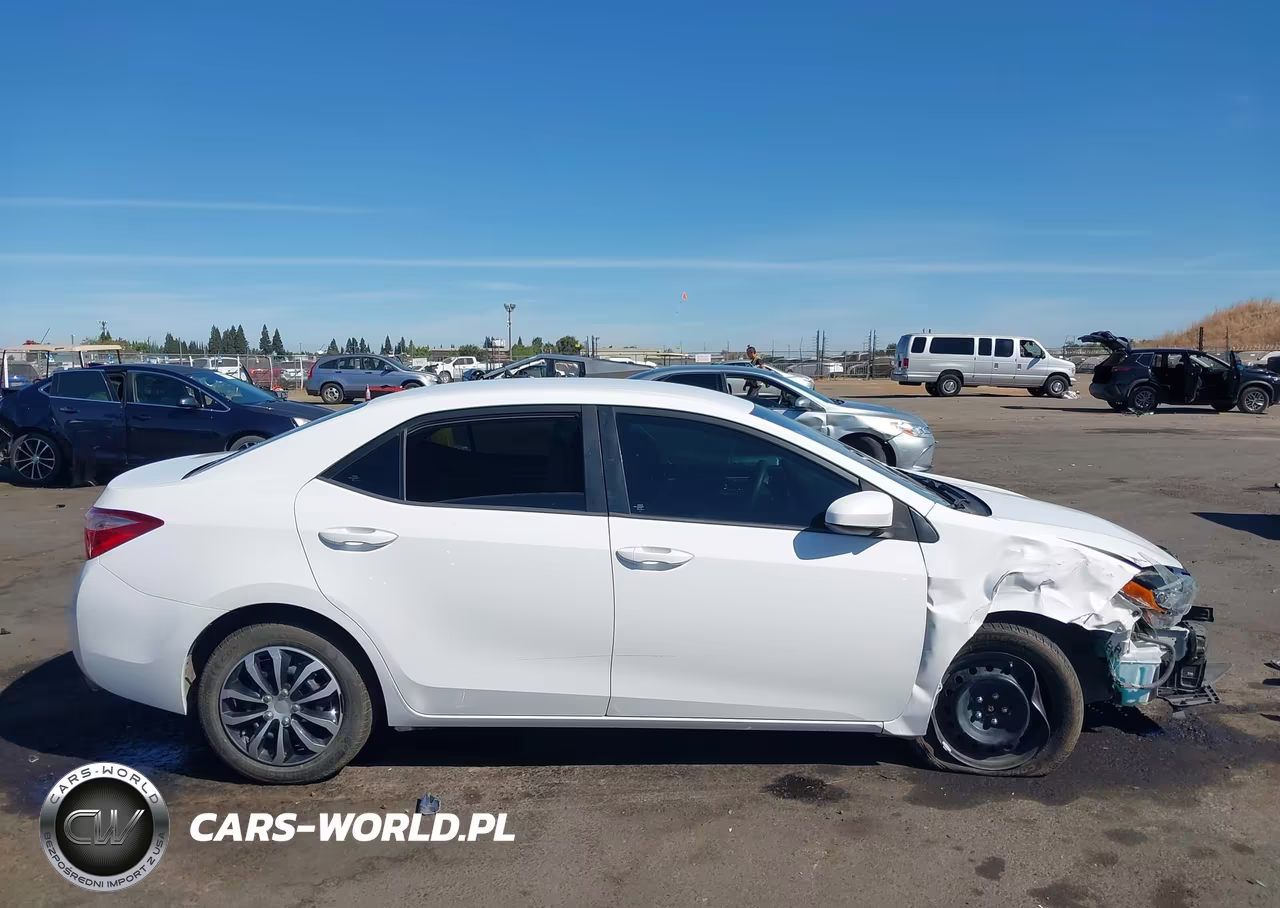 2018 Toyota Corolla Le VIN:2T1BURHE1JC986261 - 13
