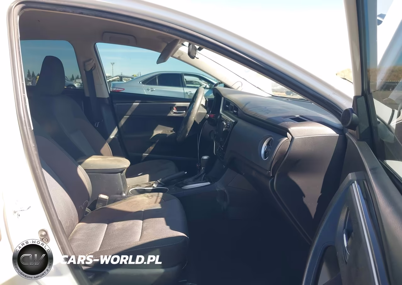 2018 Toyota Corolla Le VIN:2T1BURHE1JC986261 - 5