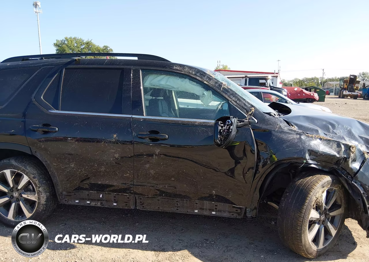 2025 Honda Pilot Touring VIN:5FNYG1H72SB080847 - 13