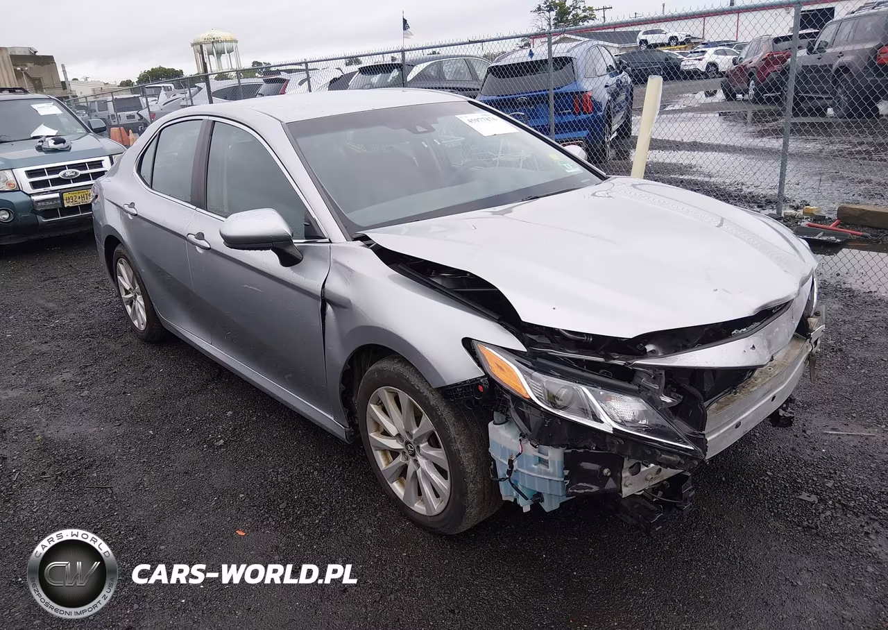 2018 Toyota Camry Le – zdjęcie 1 z 16