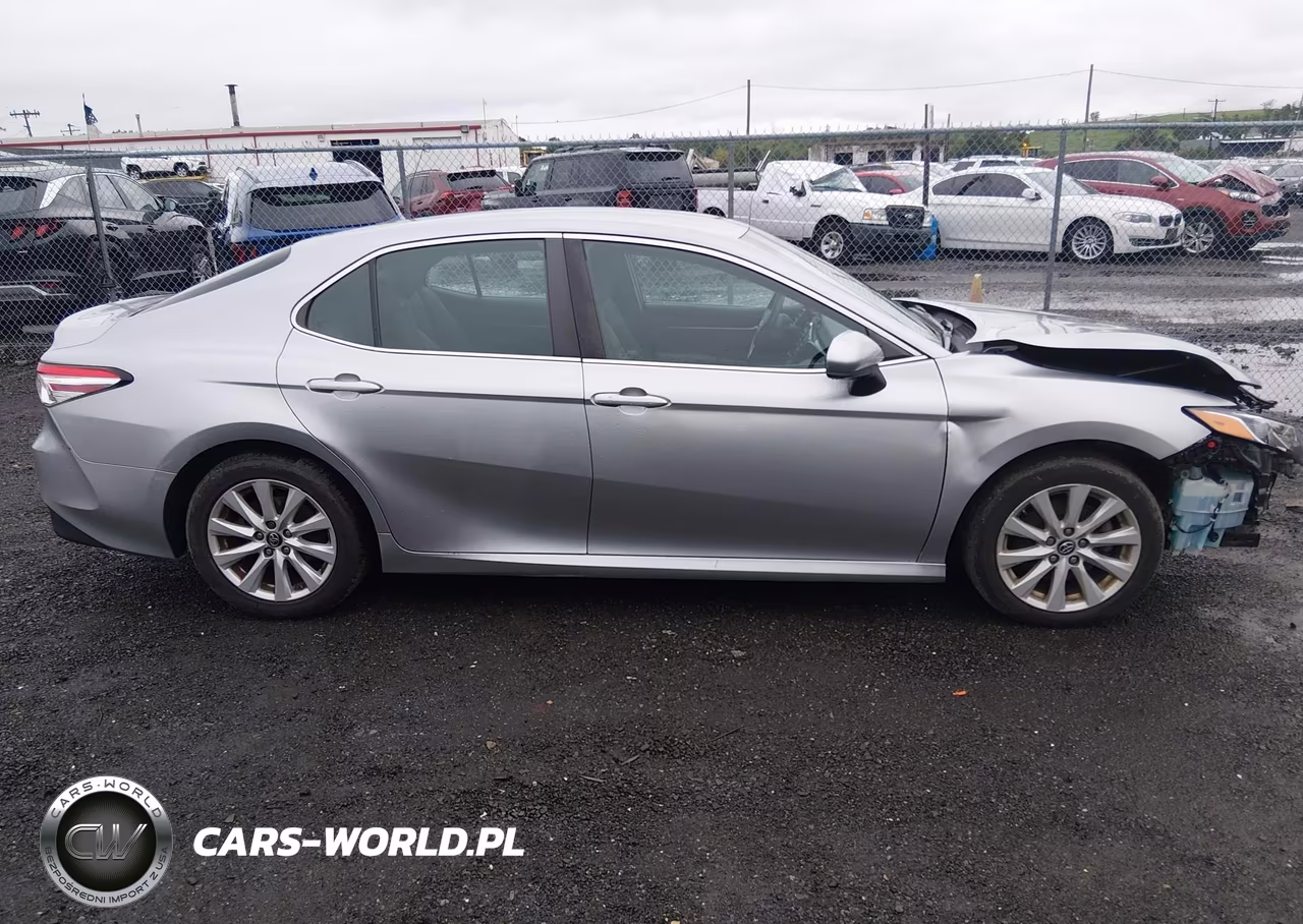 2018 Toyota Camry Le VIN:4T1B11HK8JU601874 - 13