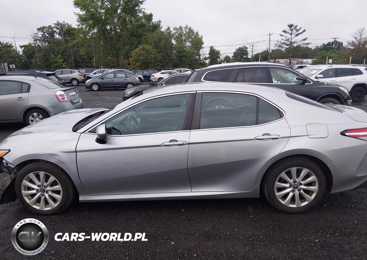 2018 Toyota Camry Le VIN:4T1B11HK8JU601874 - 14