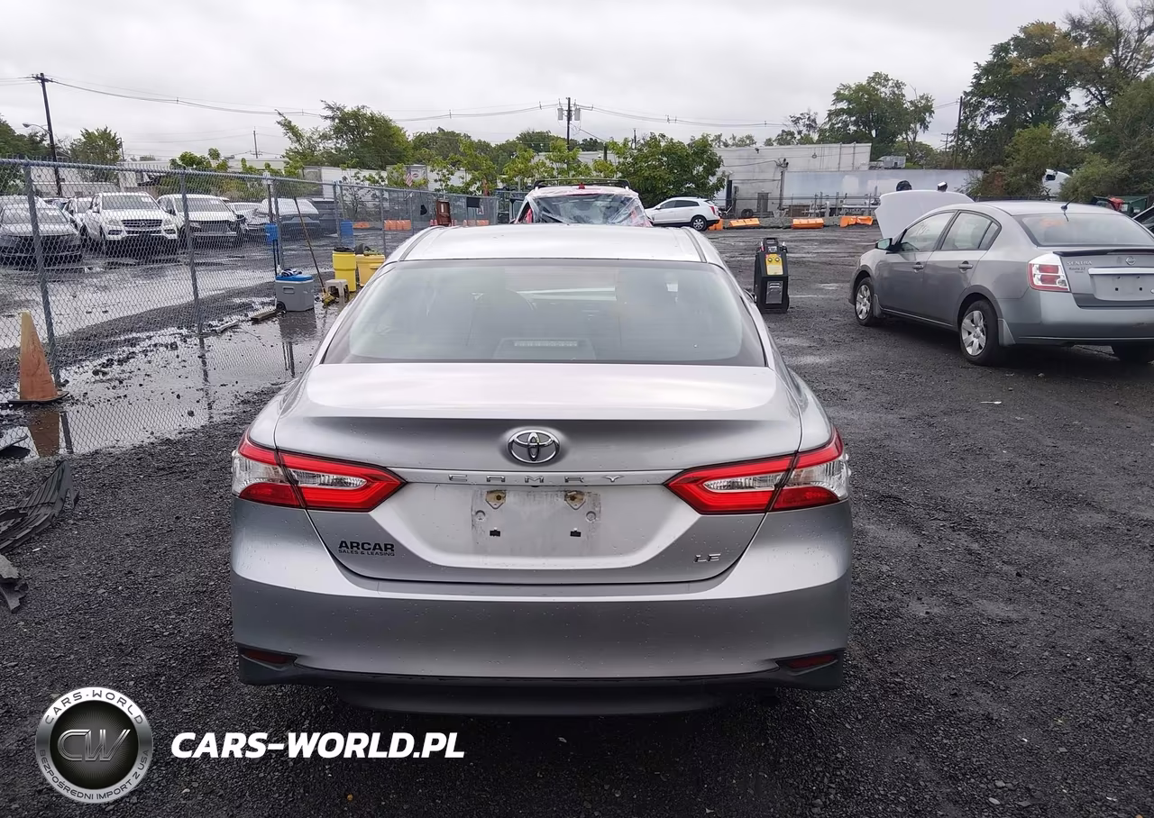 2018 Toyota Camry Le VIN:4T1B11HK8JU601874 - 16