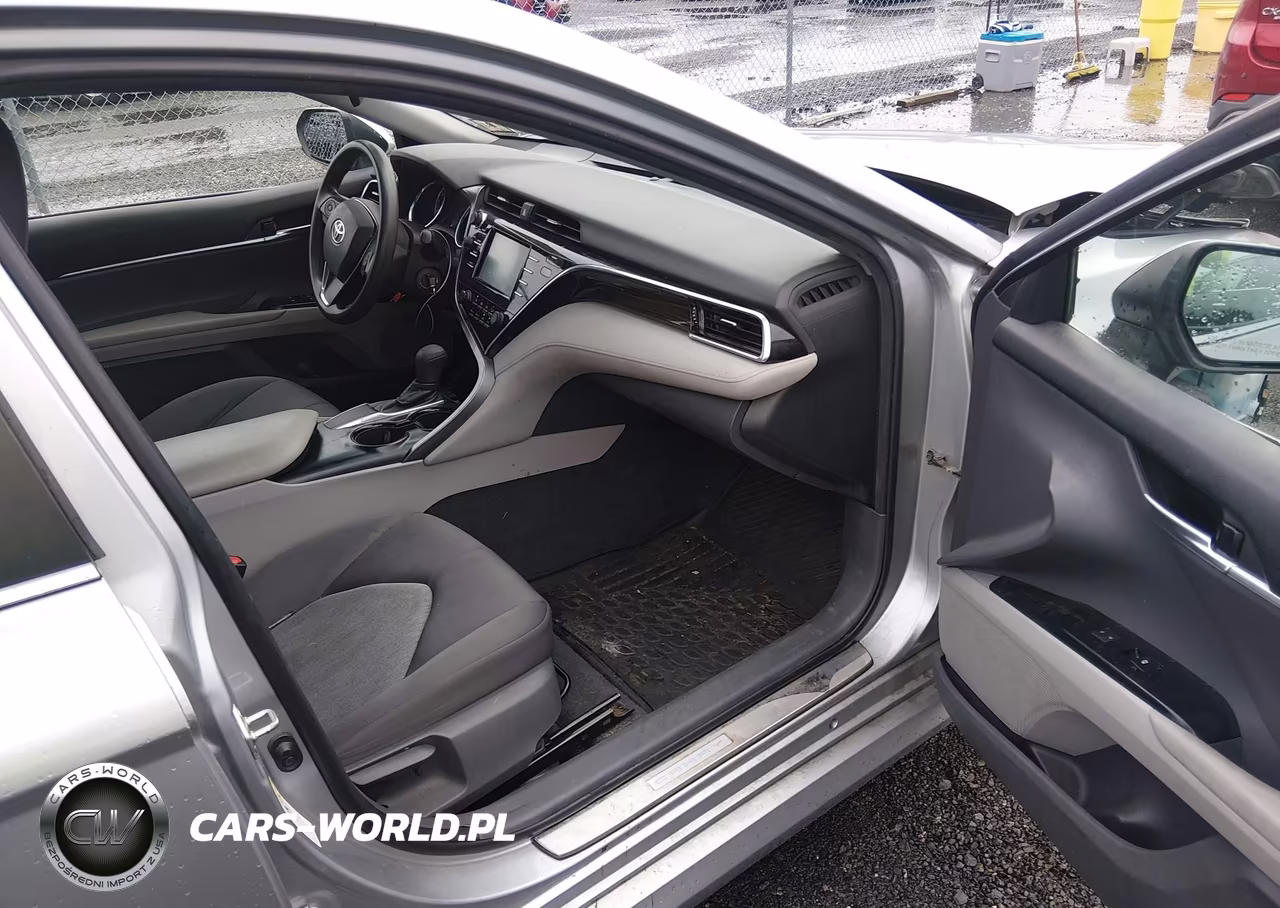 2018 Toyota Camry Le VIN:4T1B11HK8JU601874 - 5