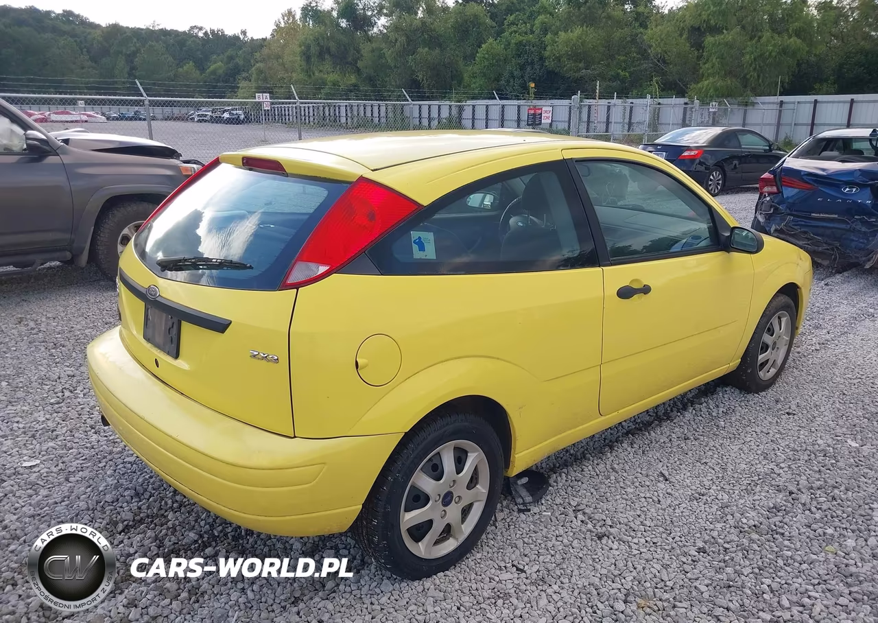 2005 Ford Focus Zx3 VIN:3FAFP31N35R112371 - 4