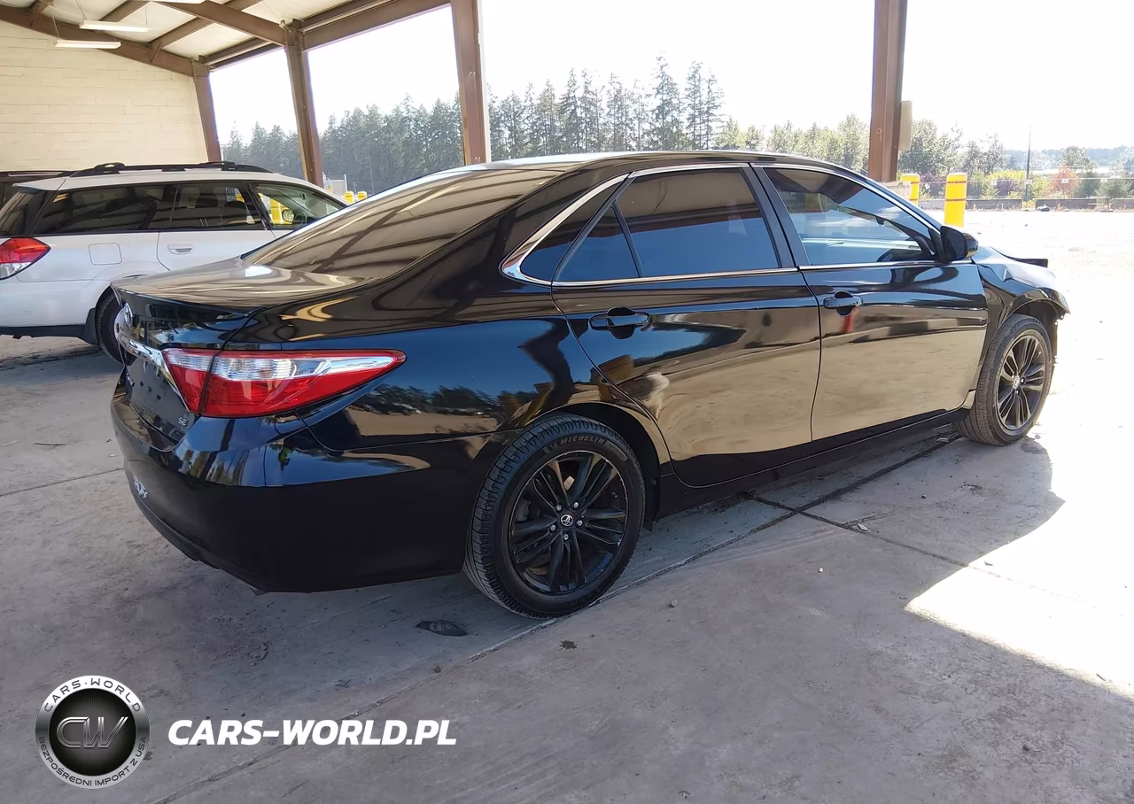 2015 Toyota Camry Se VIN:4T1BF1FK5FU949014 - 4