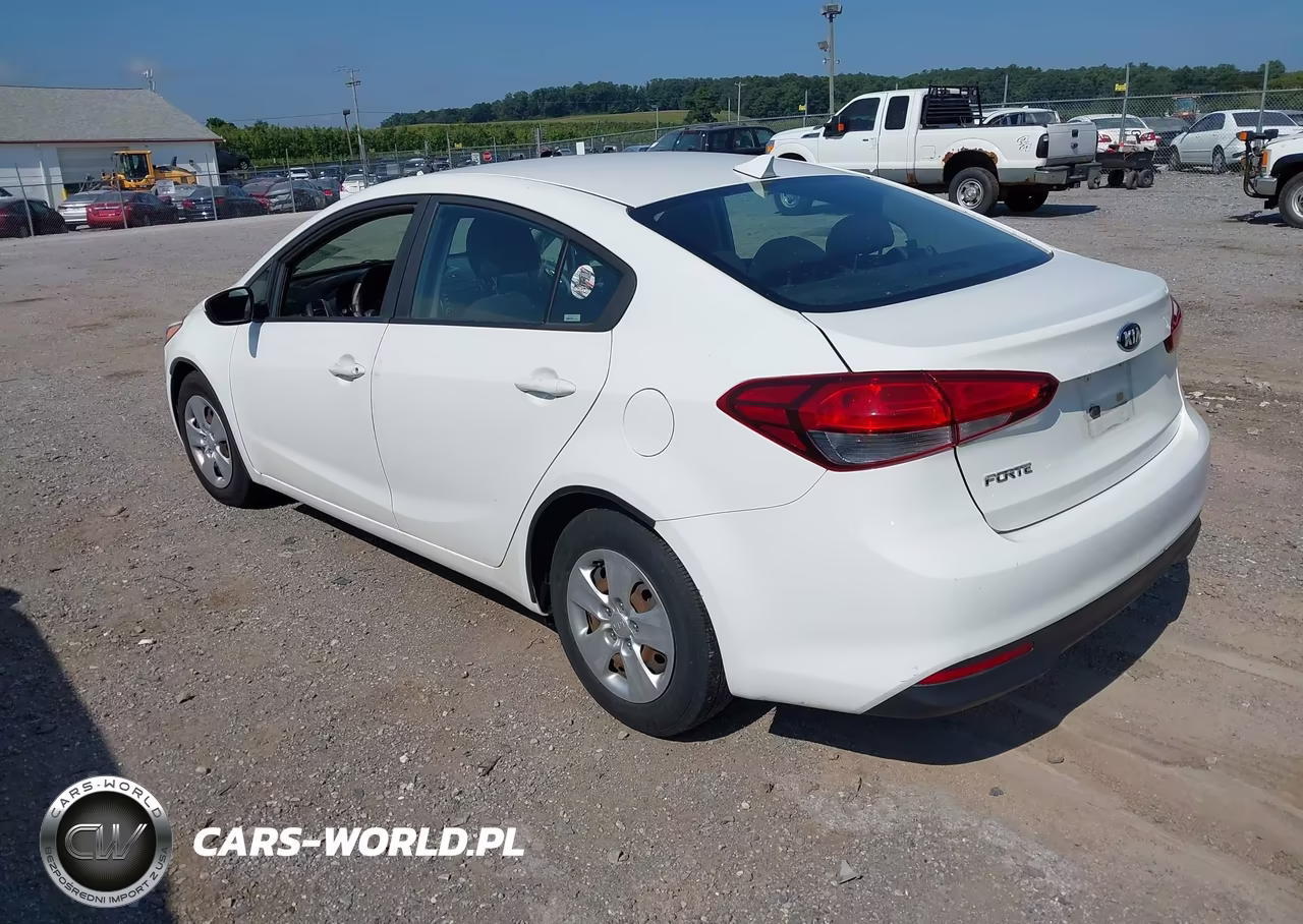 2018 Kia Forte Lx VIN:3KPFK4A74JE275824 - 3