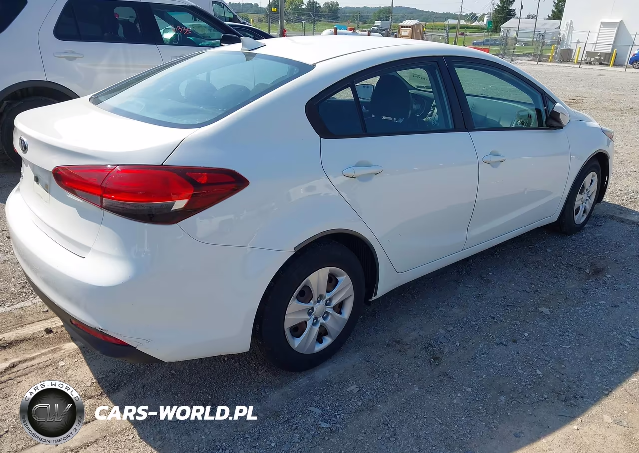 2018 Kia Forte Lx VIN:3KPFK4A74JE275824 - 4