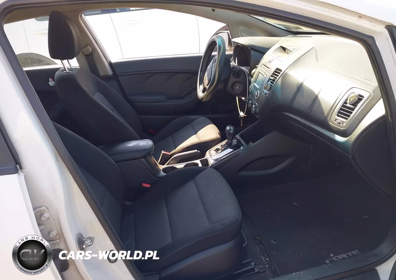 2018 Kia Forte Lx VIN:3KPFK4A74JE275824 - 5