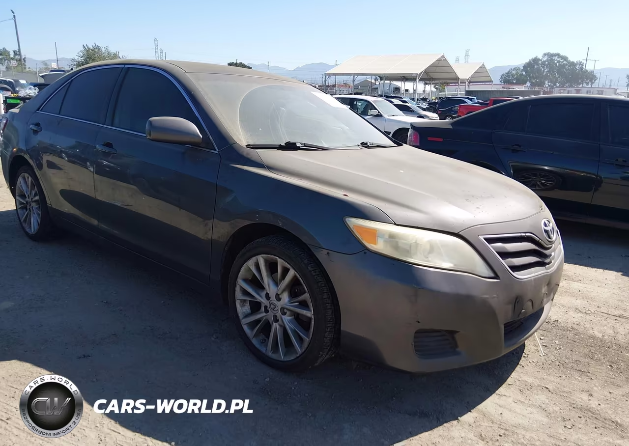 2010 Toyota Camry Le – zdjęcie 1 z 11