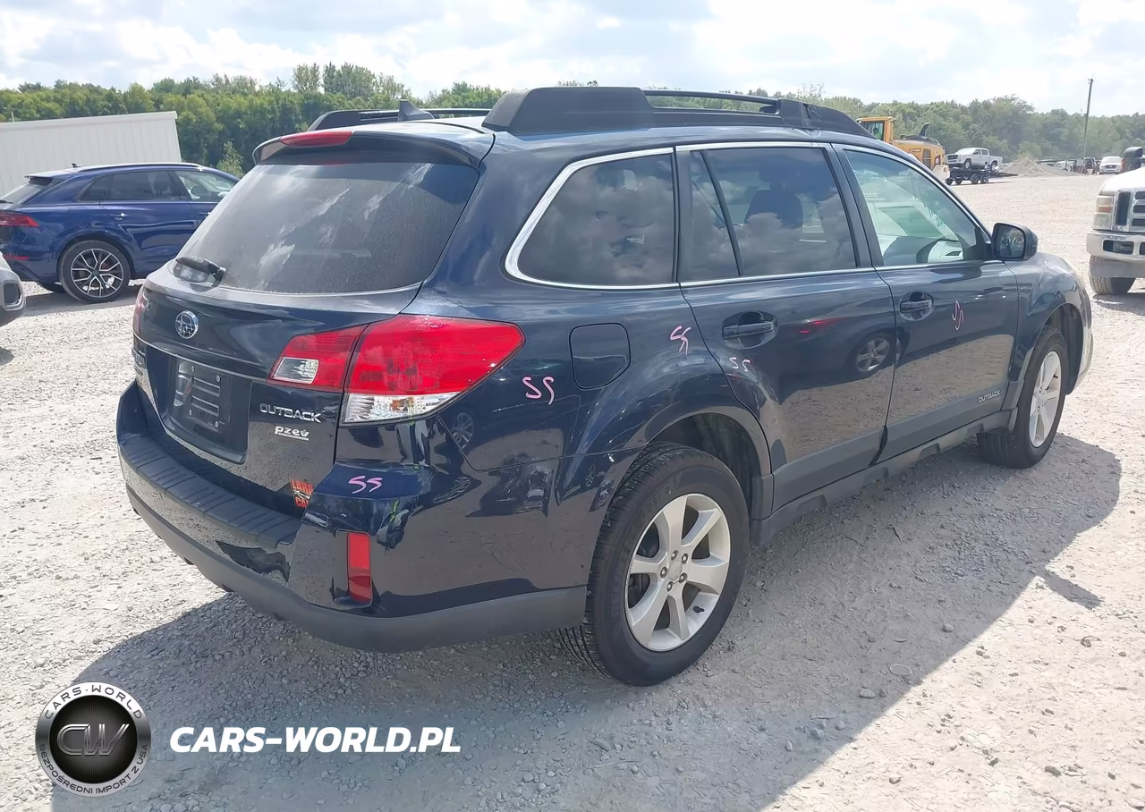 2014 Subaru Outback 2.5I Premium VIN:4S4BRBCC6E3218204 - 4