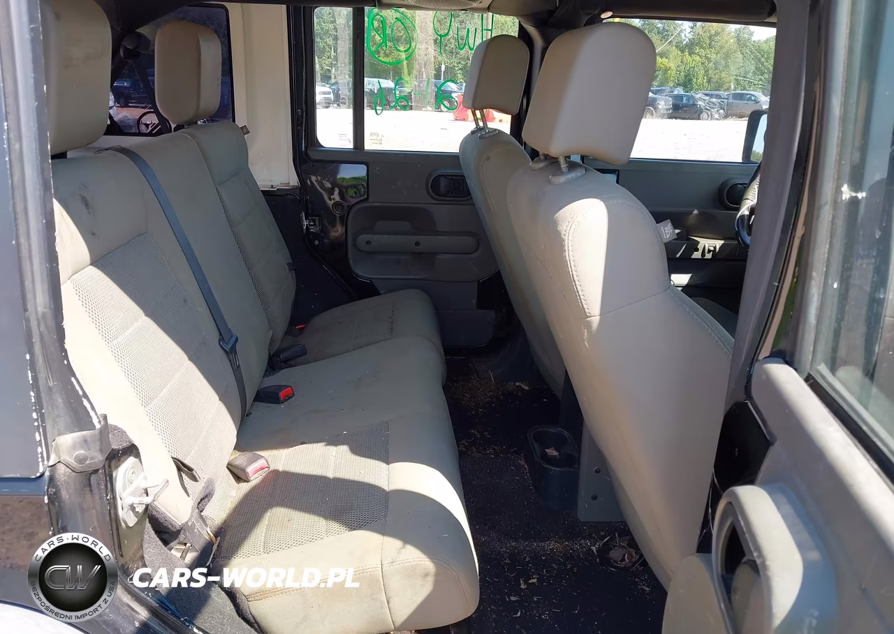 2008 Jeep Wrangler Unlimited Rubicon VIN:1J4GA69158L588993 - 8