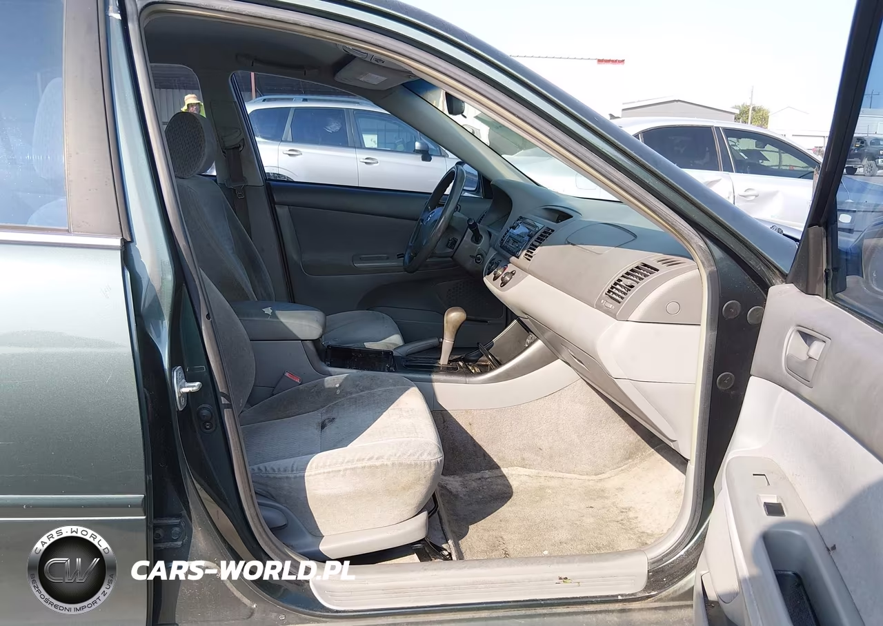 2002 Toyota Camry Le VIN:JTDBE32K420079685 - 5